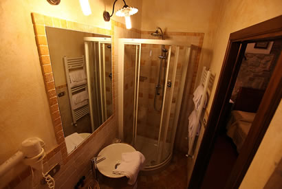 Holiday rooms with private bathroom close to Chianti