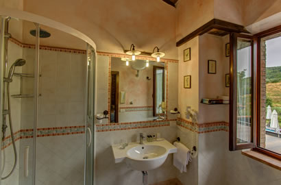 Room and apartment in farmhouse near San Gimignano Tuscany